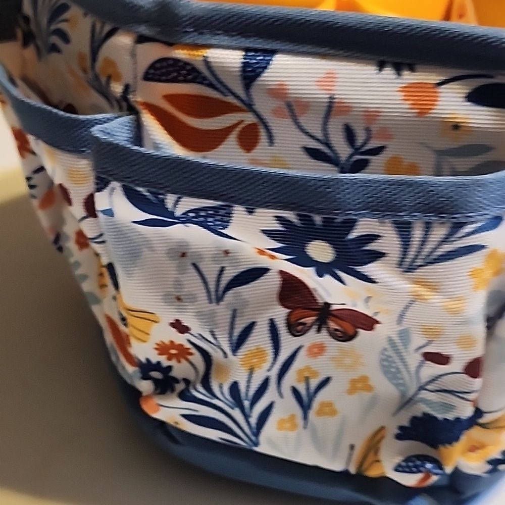 Singer Sewing Basket - Picture 3 of 7